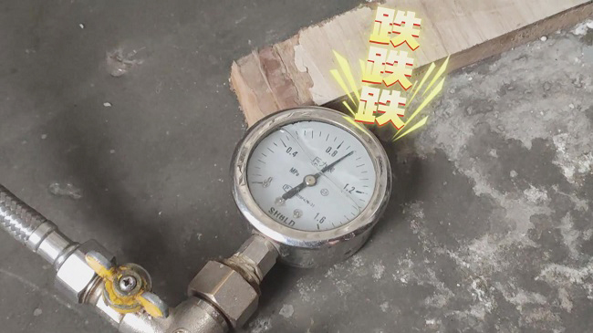 Diagram of water leakage and pressure drop in pipes