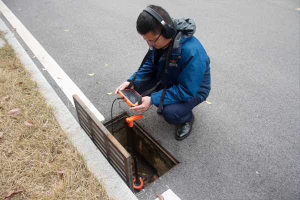 Pipe Leak Detector: 