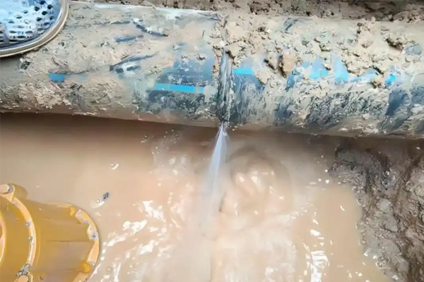 Leaking water pipes
